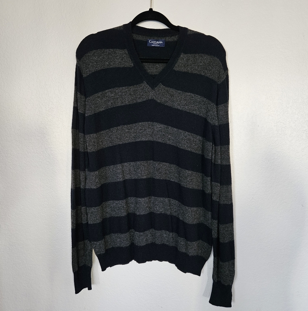 Culturata Roma Wool V-Neck Sweater - Picture 8 of 8